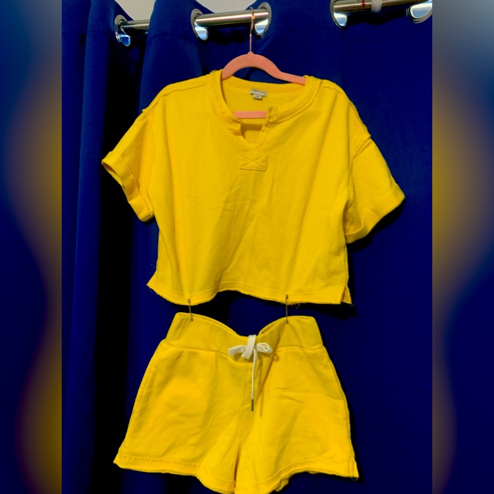 Girls two piece shirt/shorts set. Size 7/8